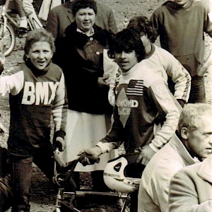 Ivi at his first race in Remagen. In the background his father with his hat and his sister