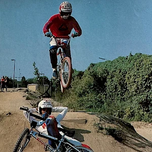 Karsten above Elle, BMX Special 1983