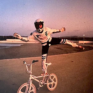 One footed framestand auf Lanzarote 1986