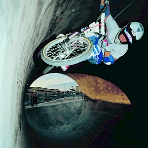 Rainer im legendären Pipeline Skatepark in Upland, CA, auf der zweiten USA-Reise des Teams, 1986