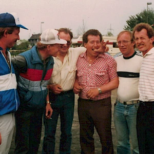 Hans in the middle